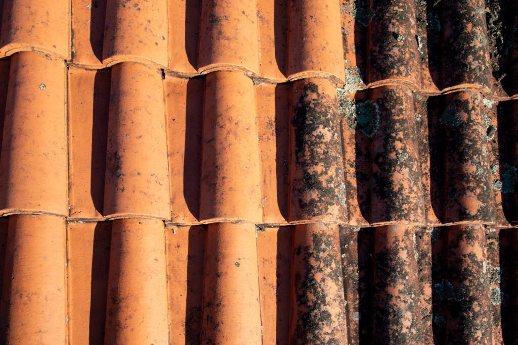 Roof cleaning tiles with high pressure cleaner and before afterwards